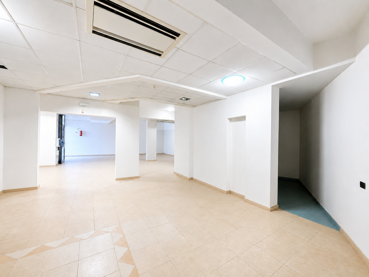 Locale commerciale in affitto a Lamezia Terme