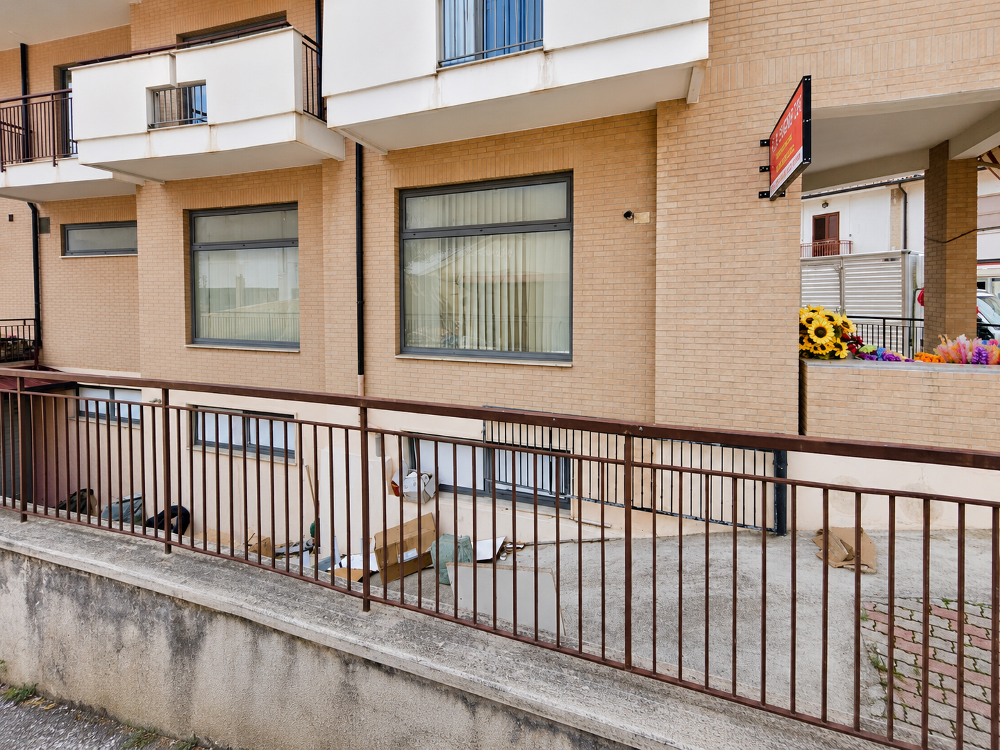 Locale commerciale in affitto a Lamezia Terme