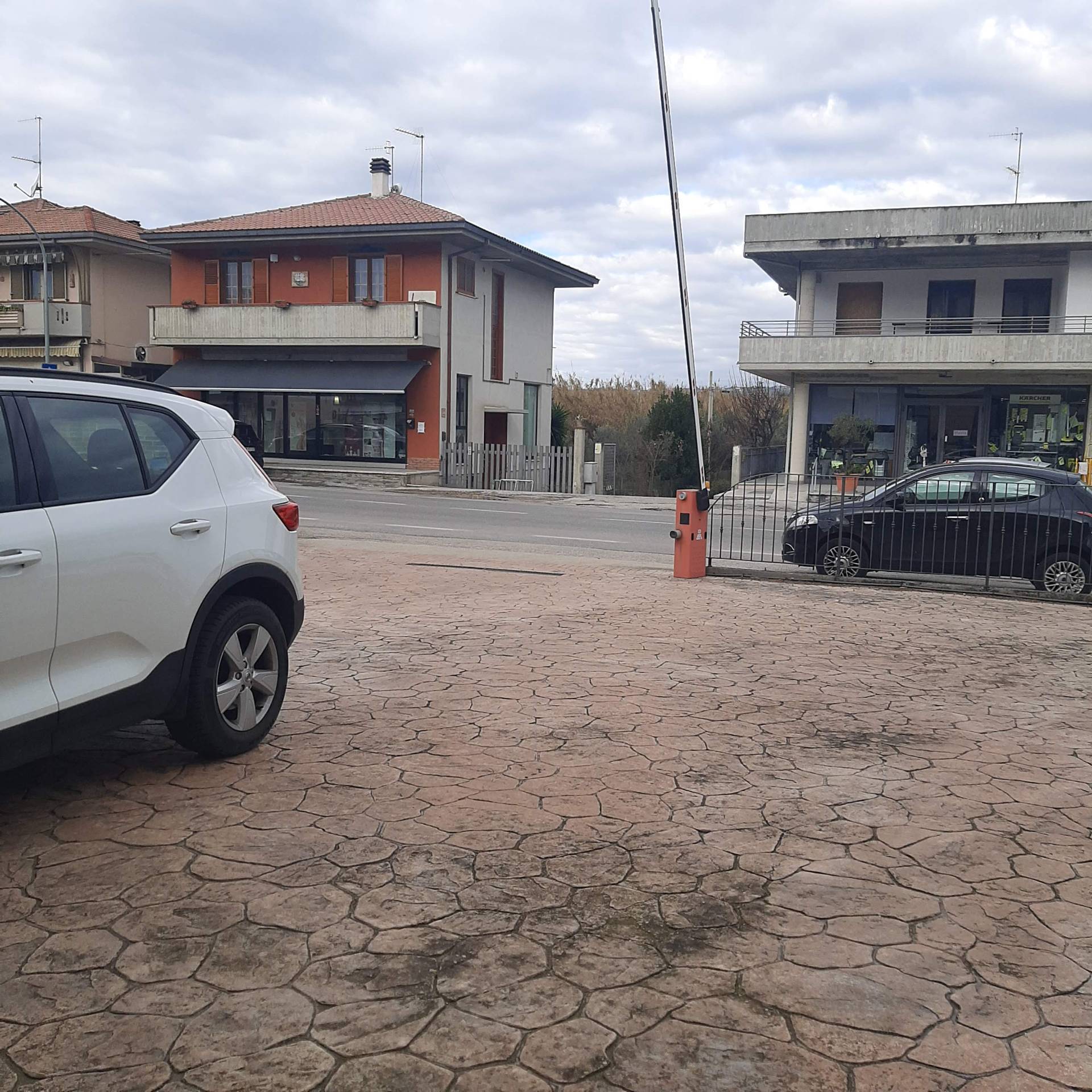 Ufficio in vendita a Giulianova, COLLERANESCO