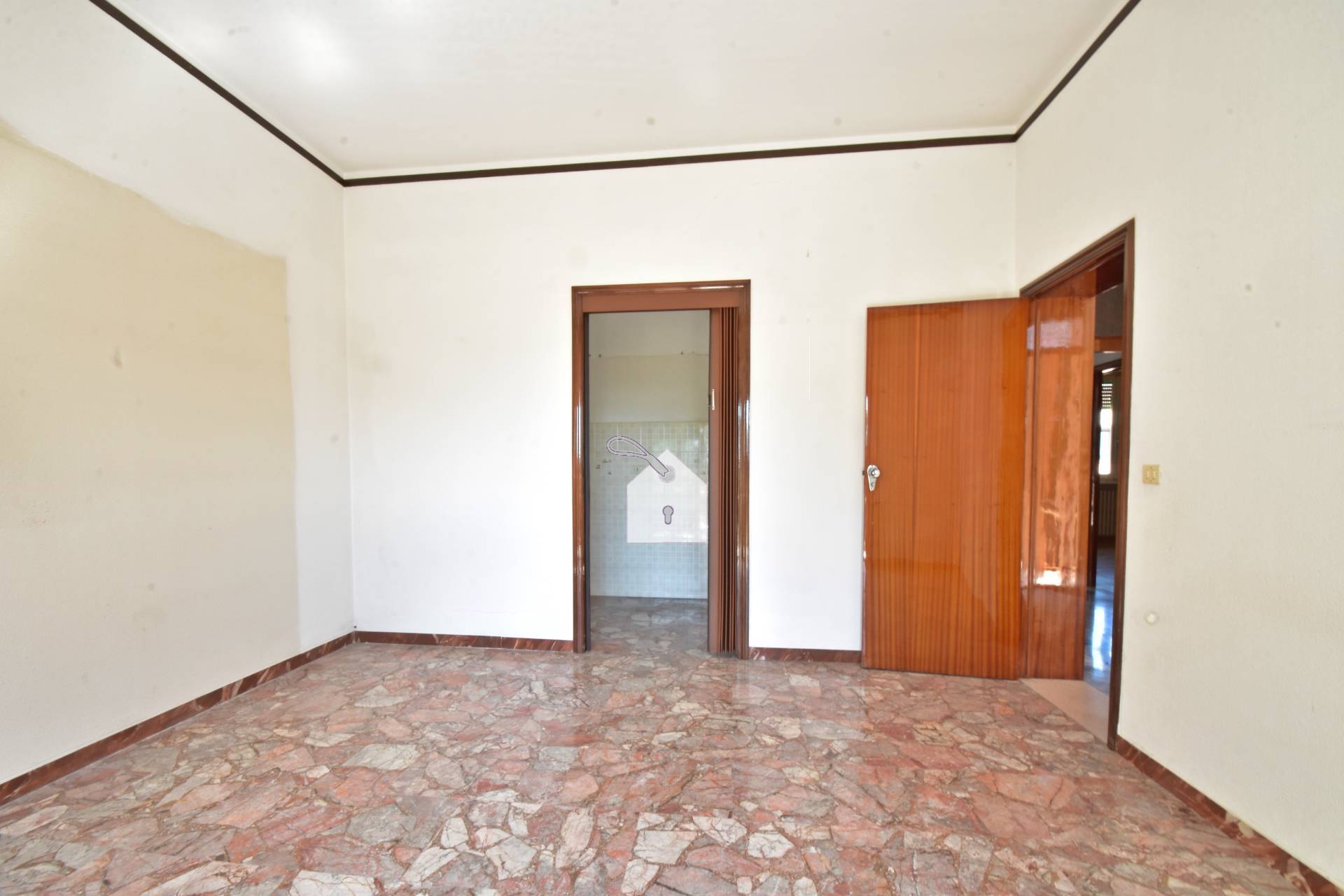 Bifamiliare in vendita a Montecassiano, semi-centrale