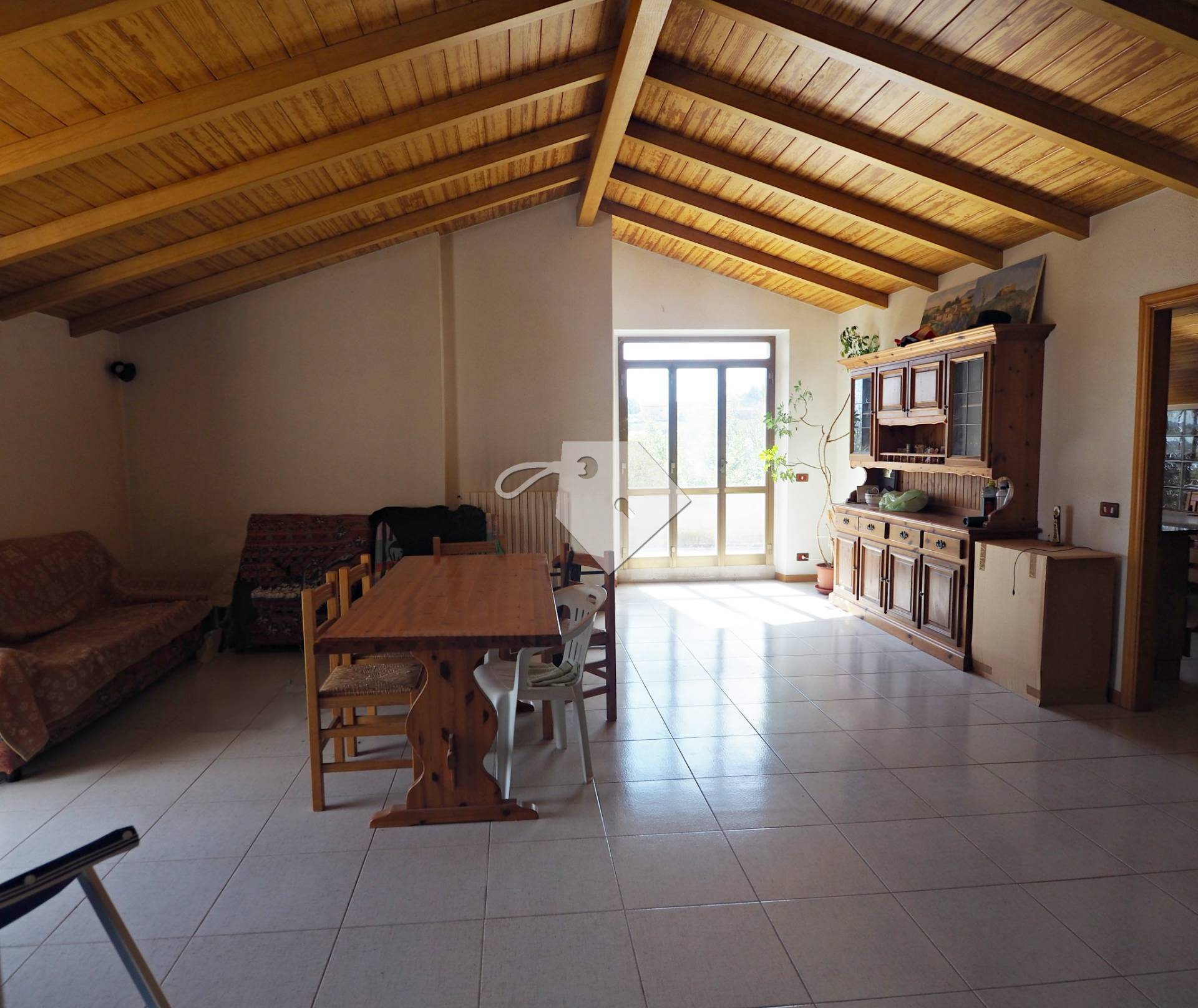 Casa singola in vendita a Mogliano, Zona Macina