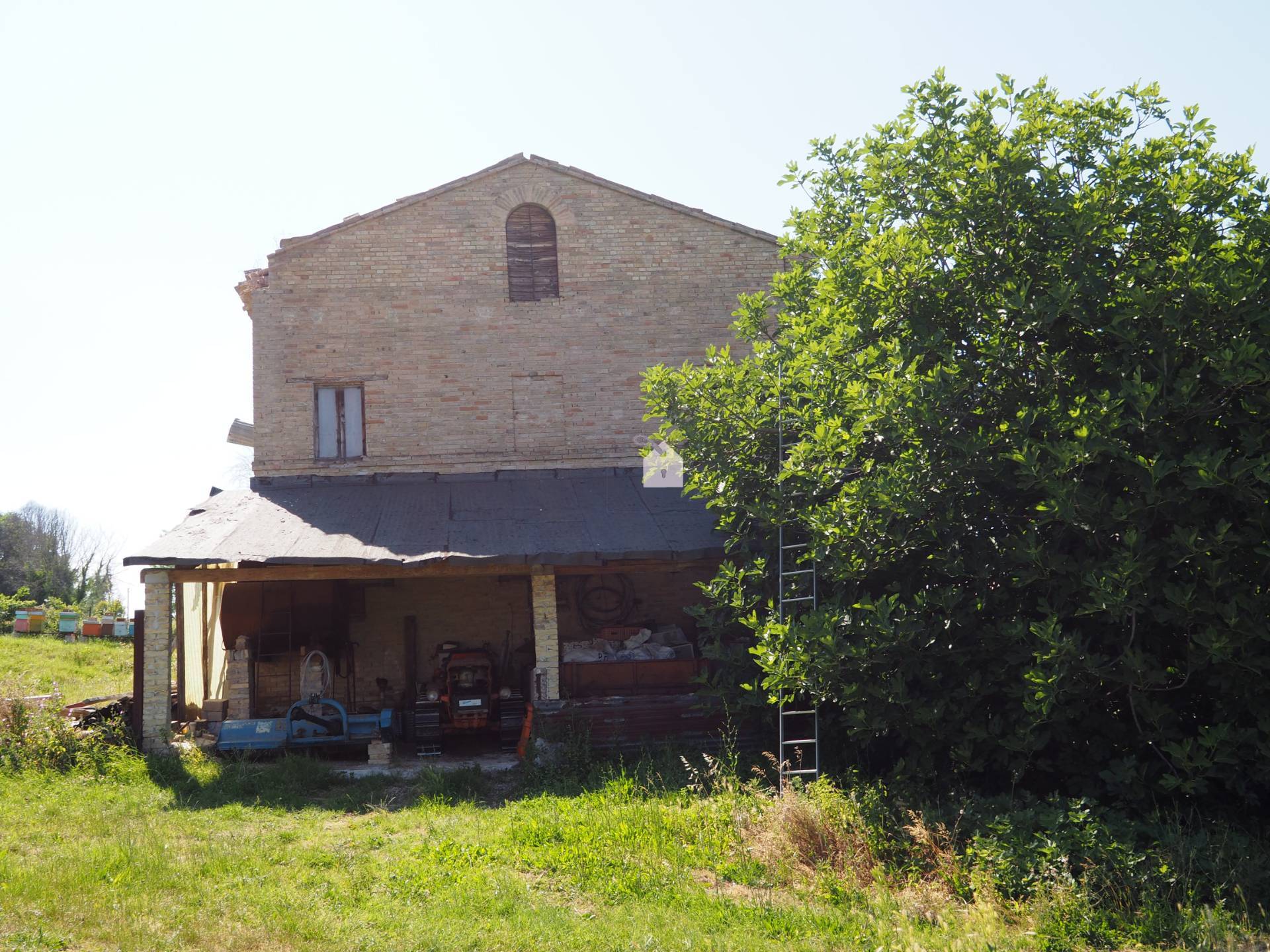 Rustico in vendita a Corridonia, zona semi-centrale