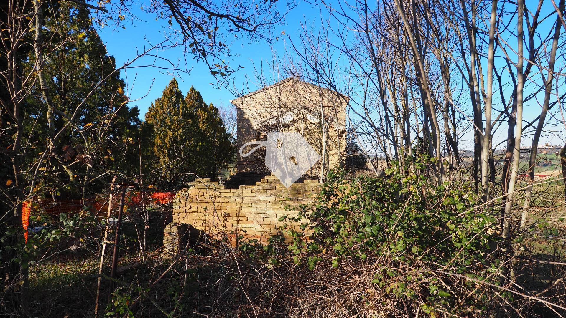 Rustico in vendita a Mogliano, Zona Macina