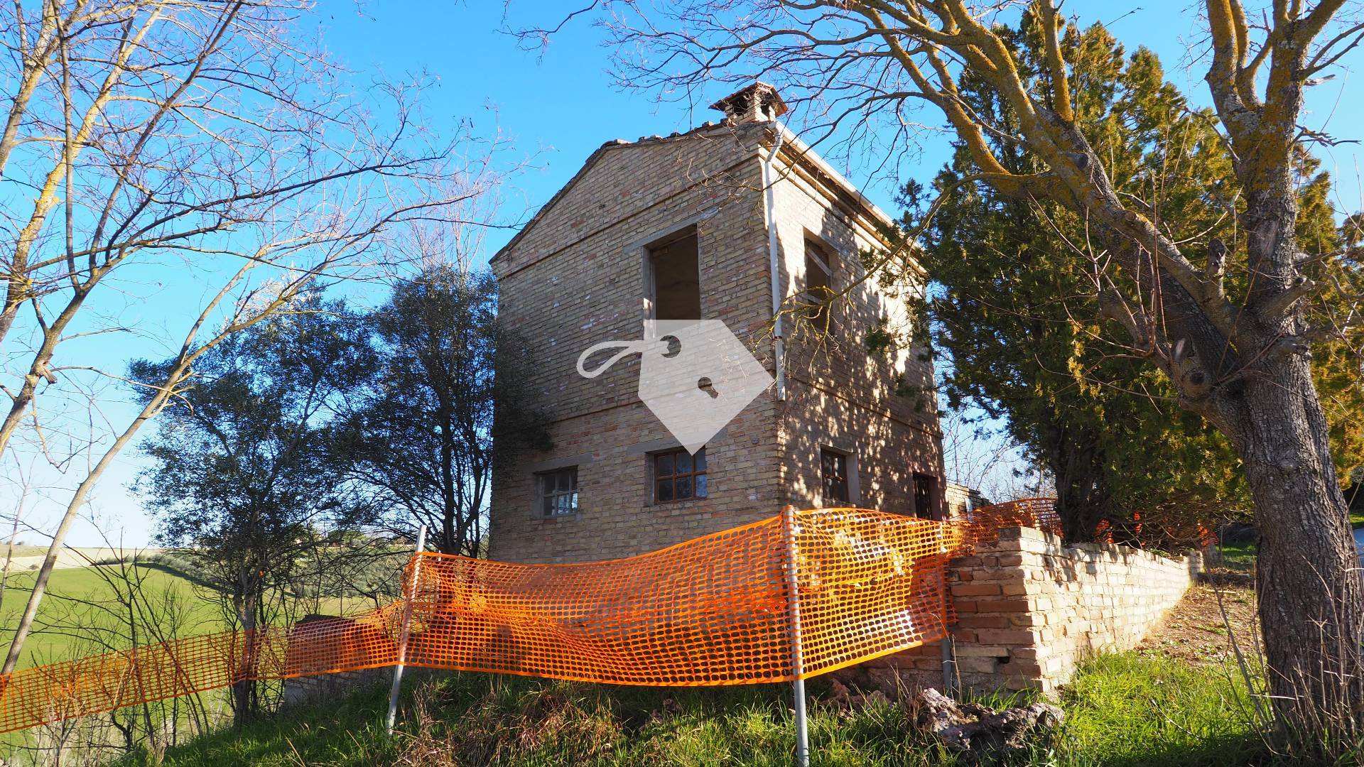 Rustico in vendita a Mogliano, Zona Macina