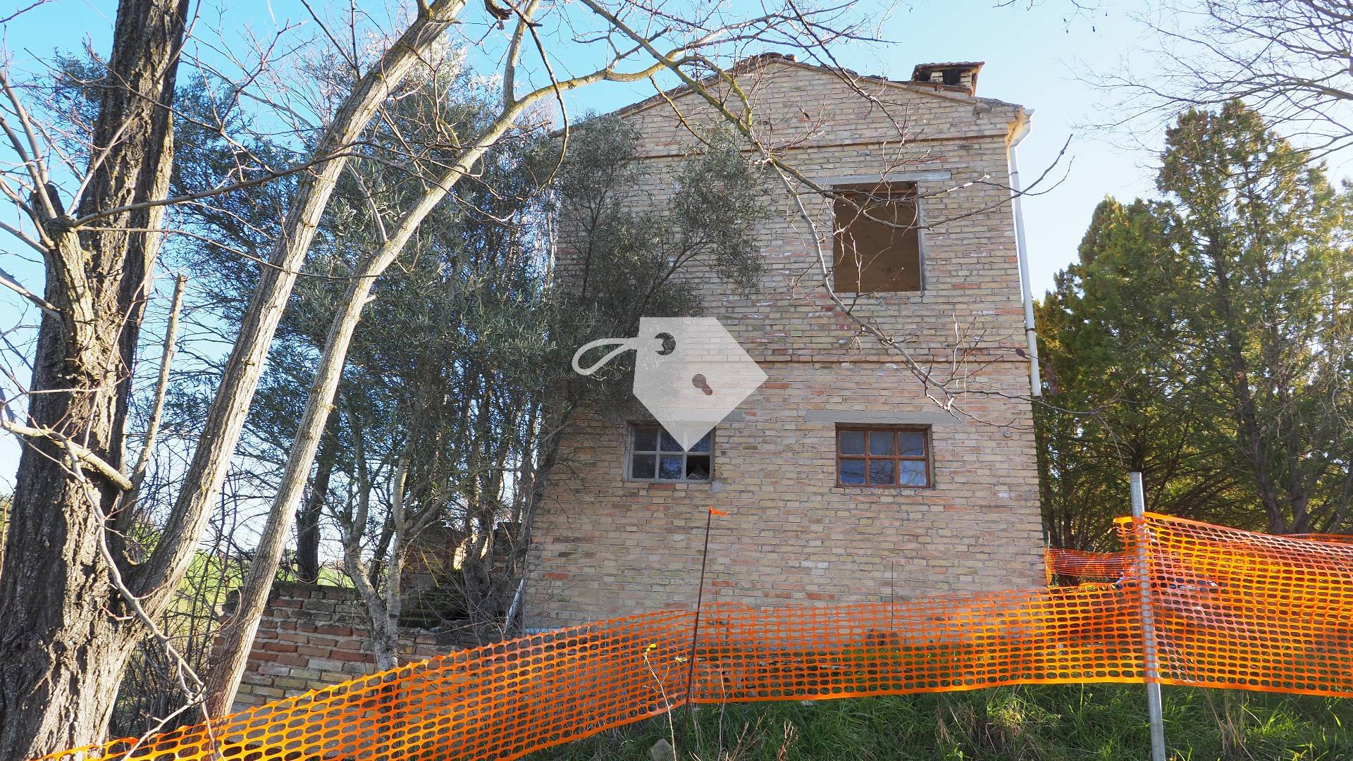 Rustico in vendita a Mogliano, Zona Macina