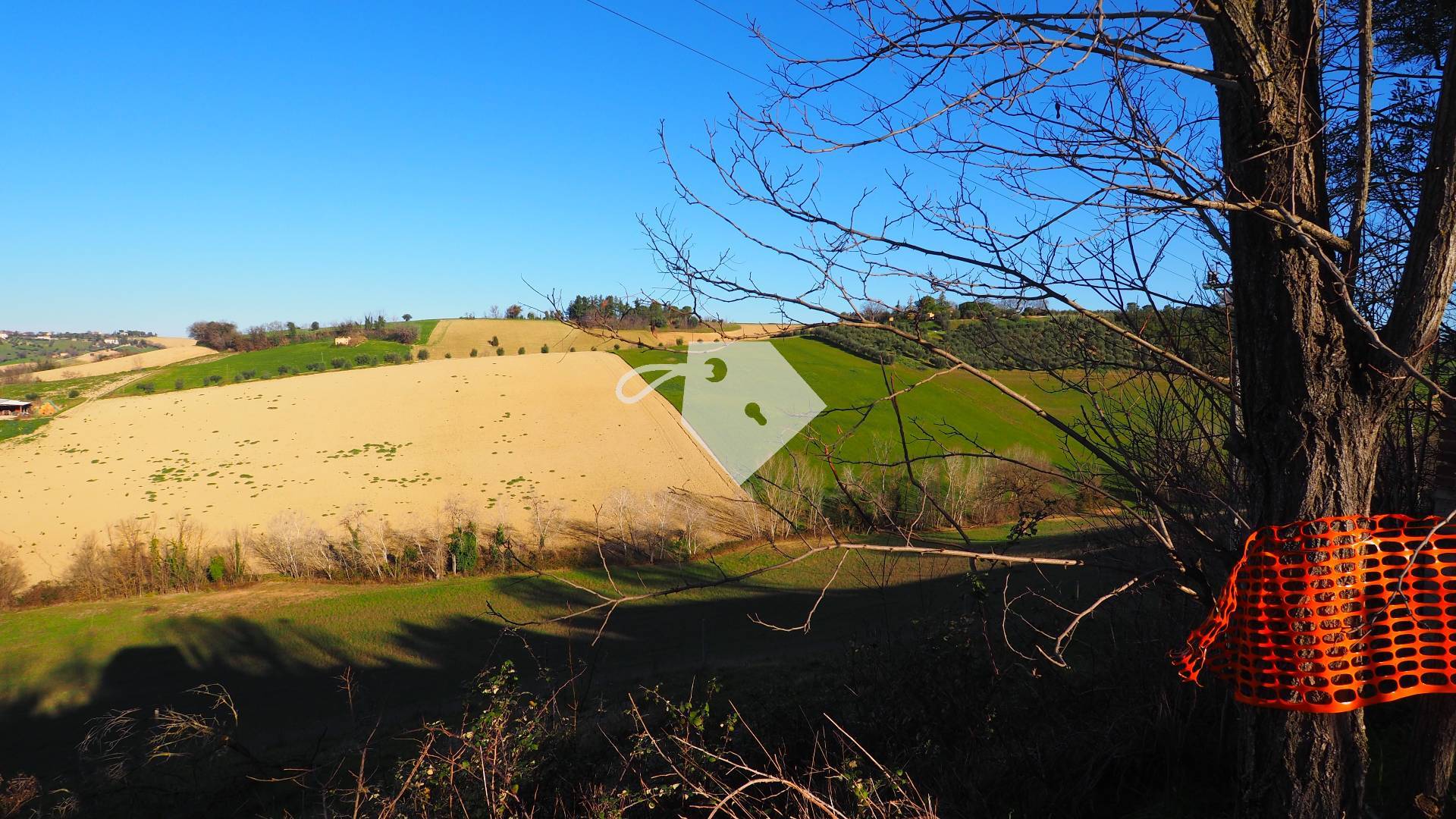 Rustico in vendita a Mogliano, Zona Macina