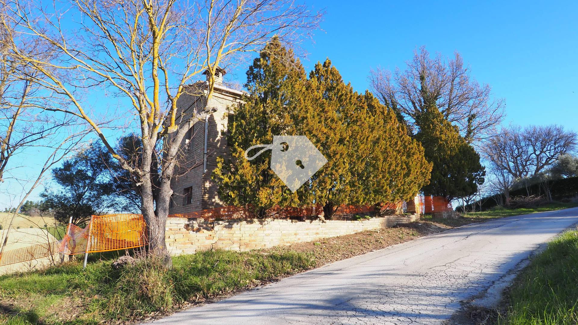 Rustico in vendita a Mogliano, Zona Macina