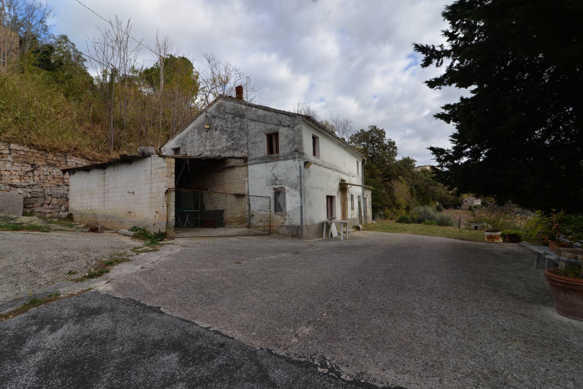 Rustico in vendita a Corridonia, zona semi-centrale