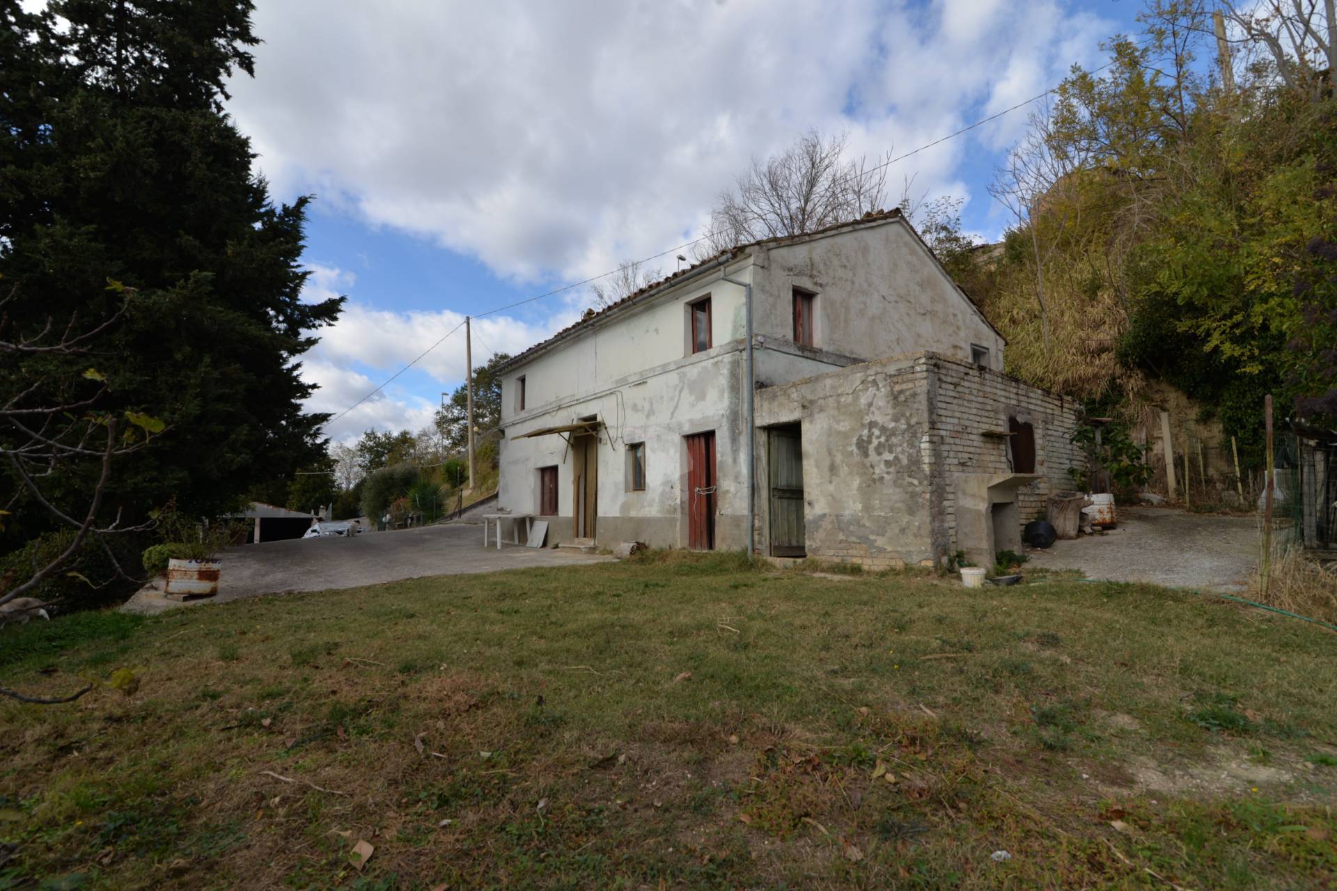 Rustico in vendita a Corridonia, zona semi-centrale