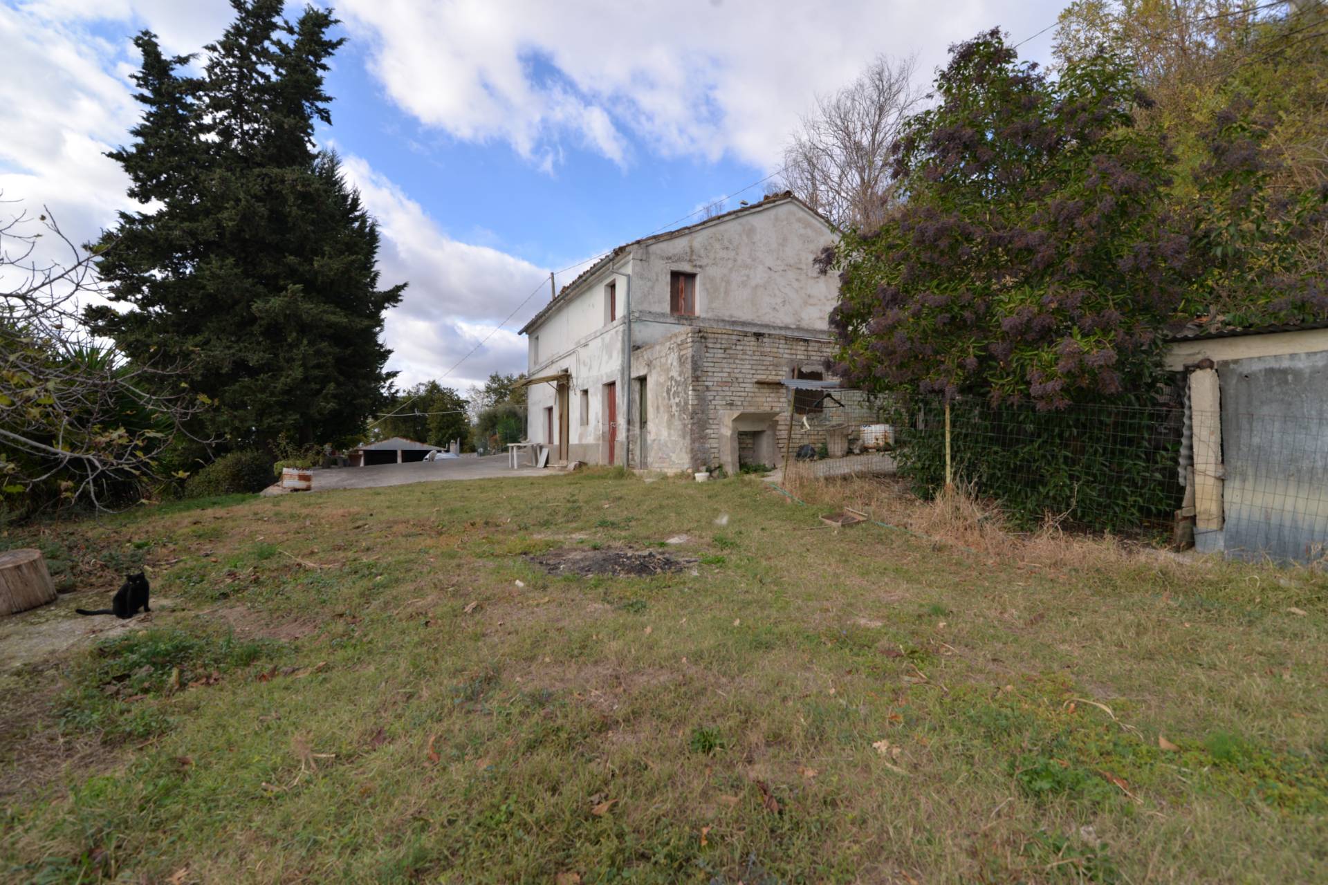 Rustico in vendita a Corridonia, zona semi-centrale