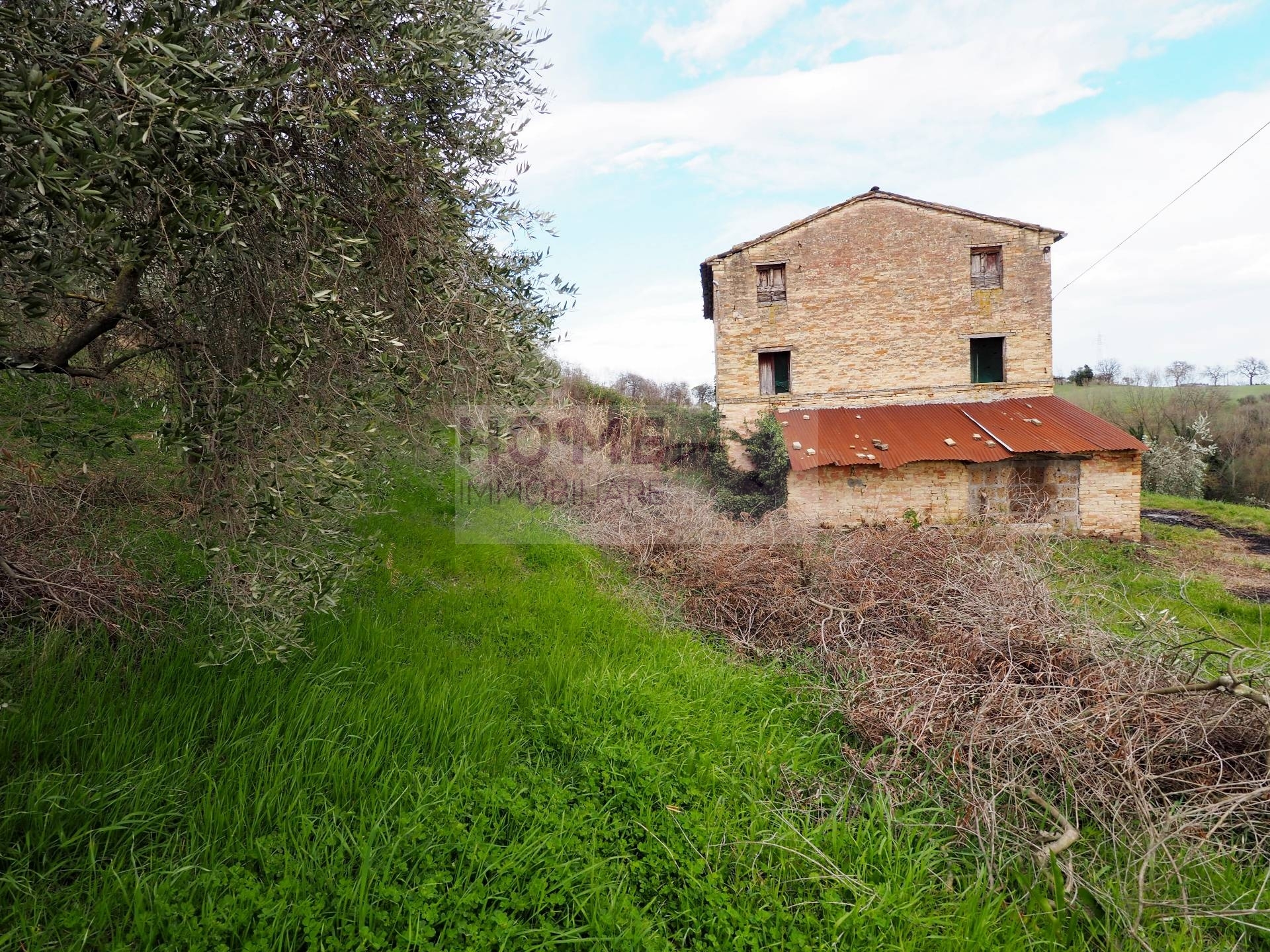 Rustico in vendita a Corridonia, zona semi-centrale