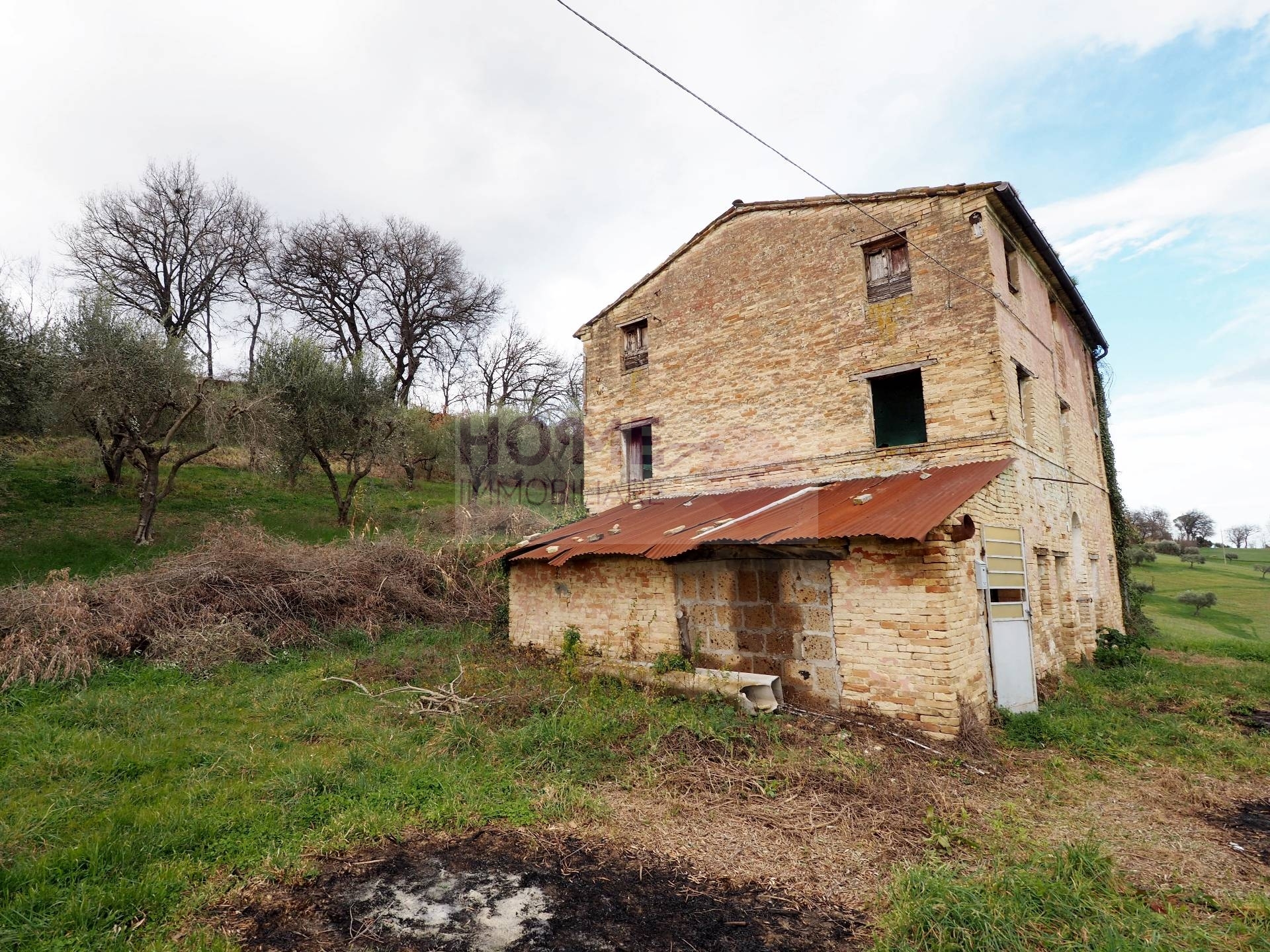 Rustico in vendita a Corridonia, zona semi-centrale
