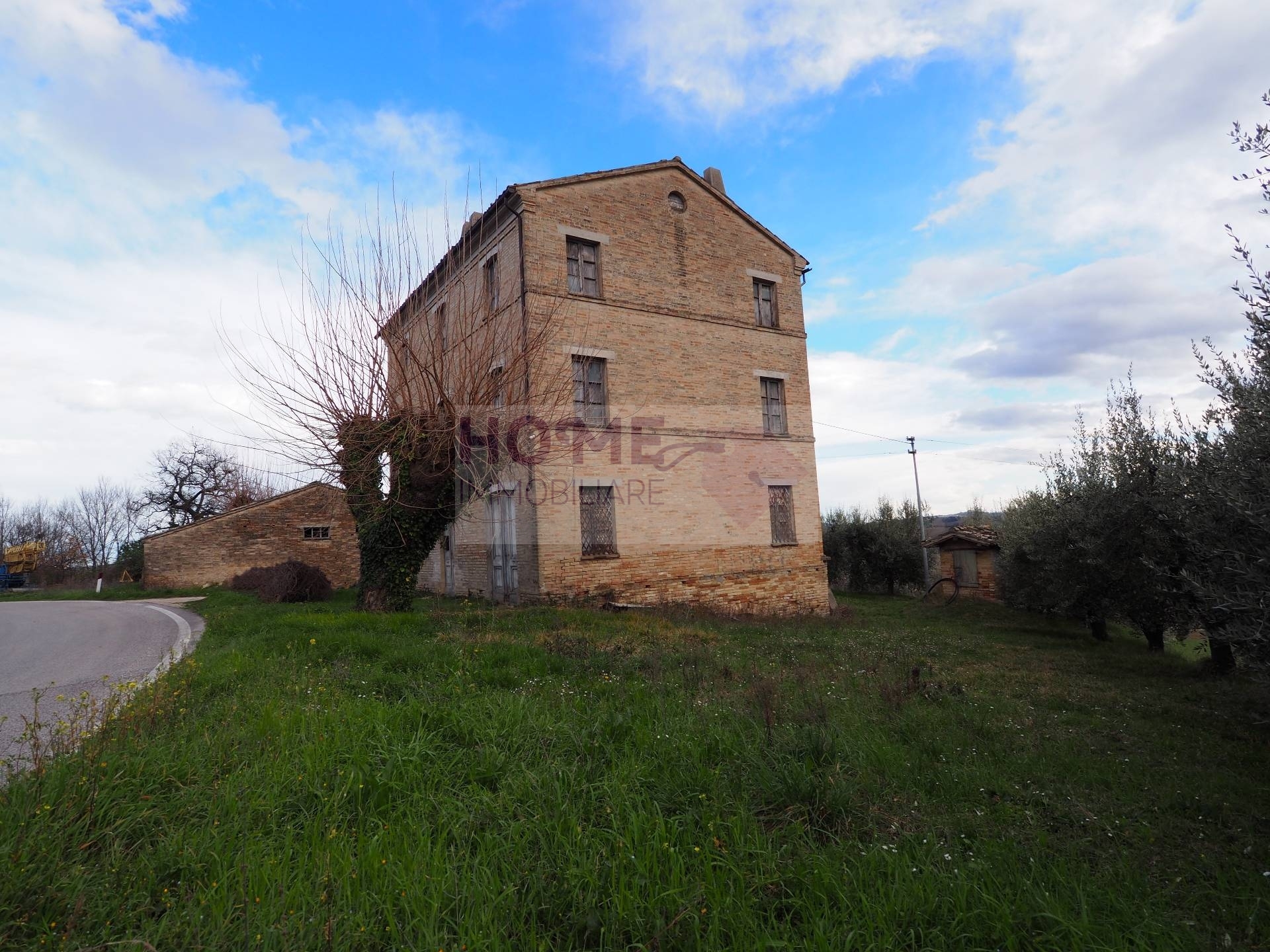 Rustico in vendita a Corridonia, zona semi-centrale