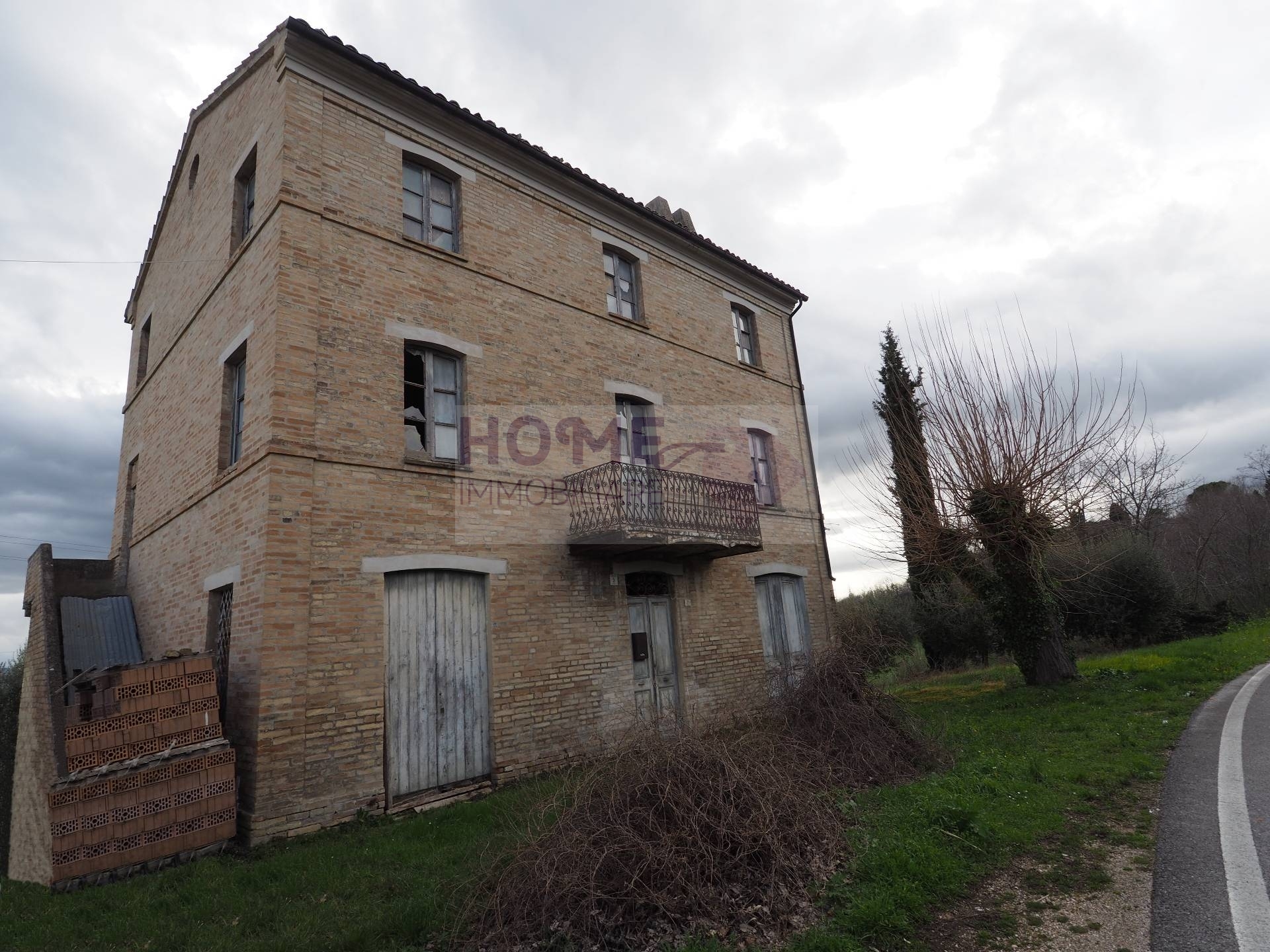 Rustico in vendita a Corridonia, zona semi-centrale