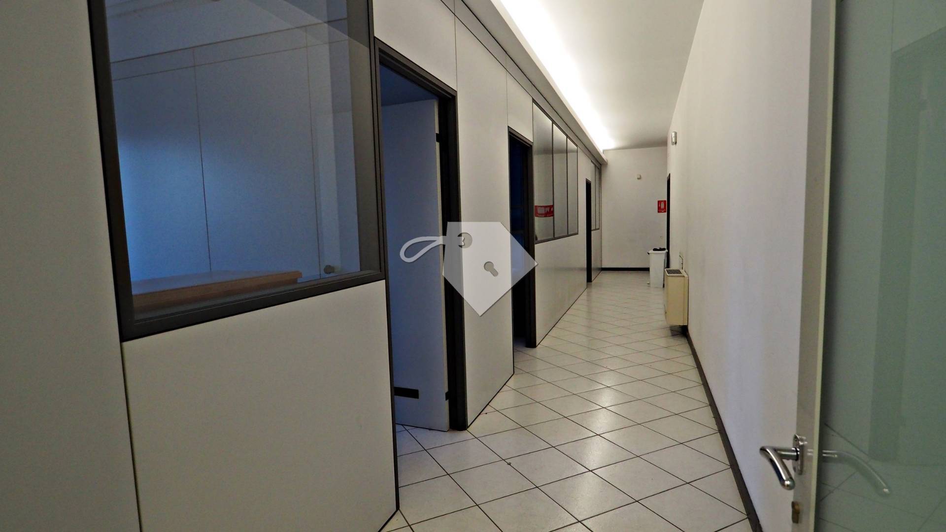 Studio/Ufficio in affitto a Corridonia, Zona Industriale