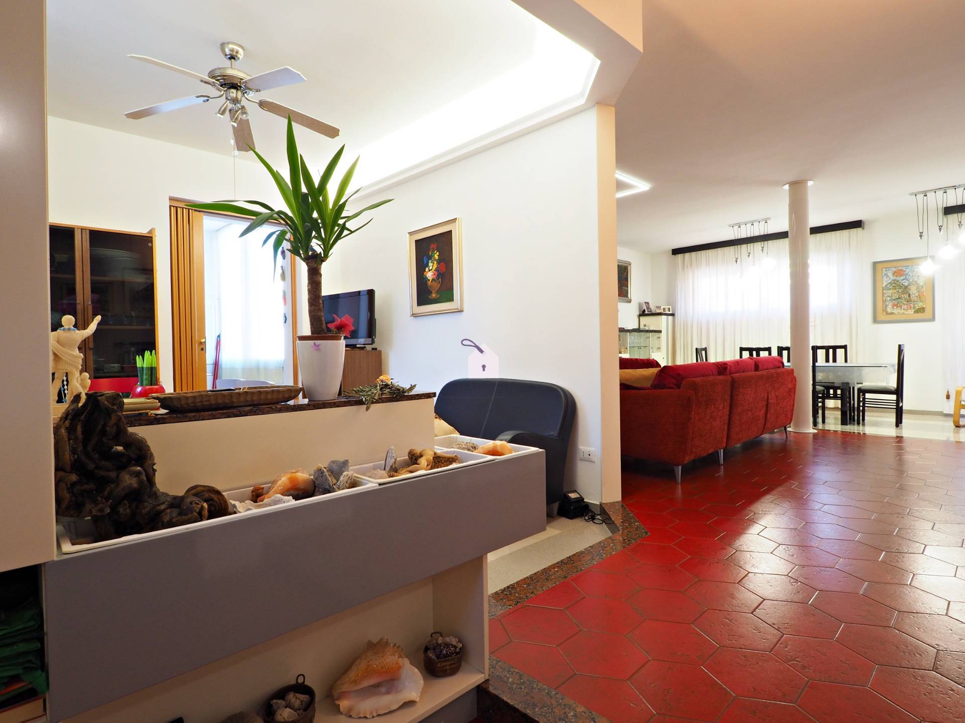 Villette a schiera in vendita a Corridonia, zona semi-centrale