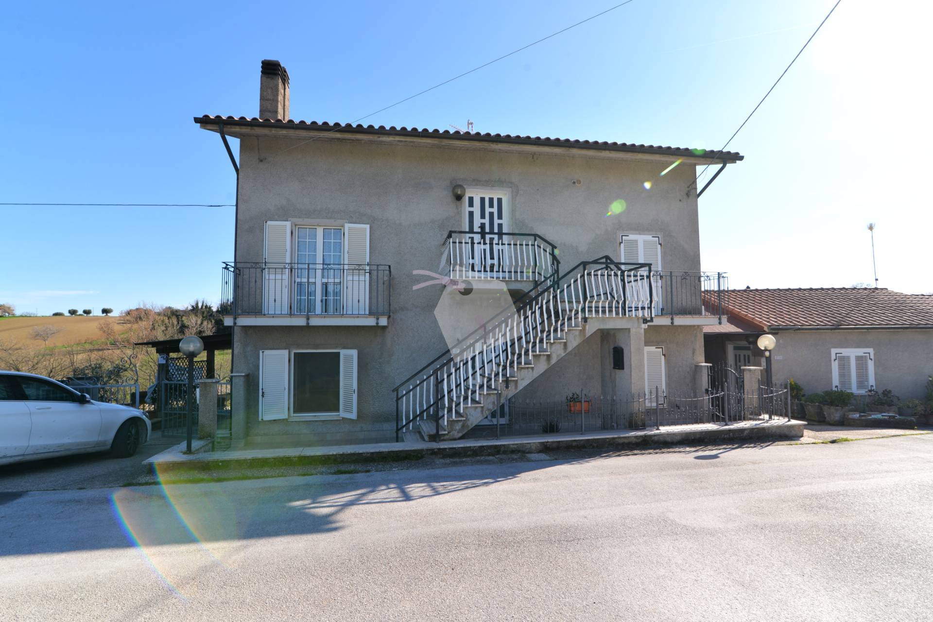 Appartamento in vendita a Treia, periferia