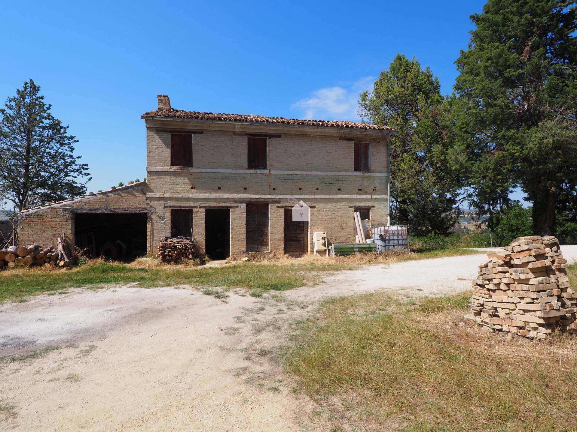 Rustico in vendita a Corridonia, zona semi-centrale