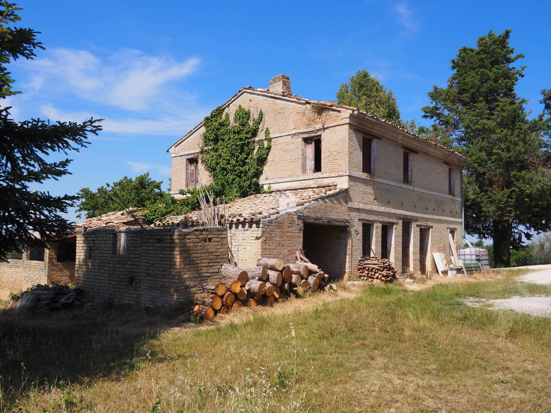 Rustico in vendita a Corridonia, zona semi-centrale