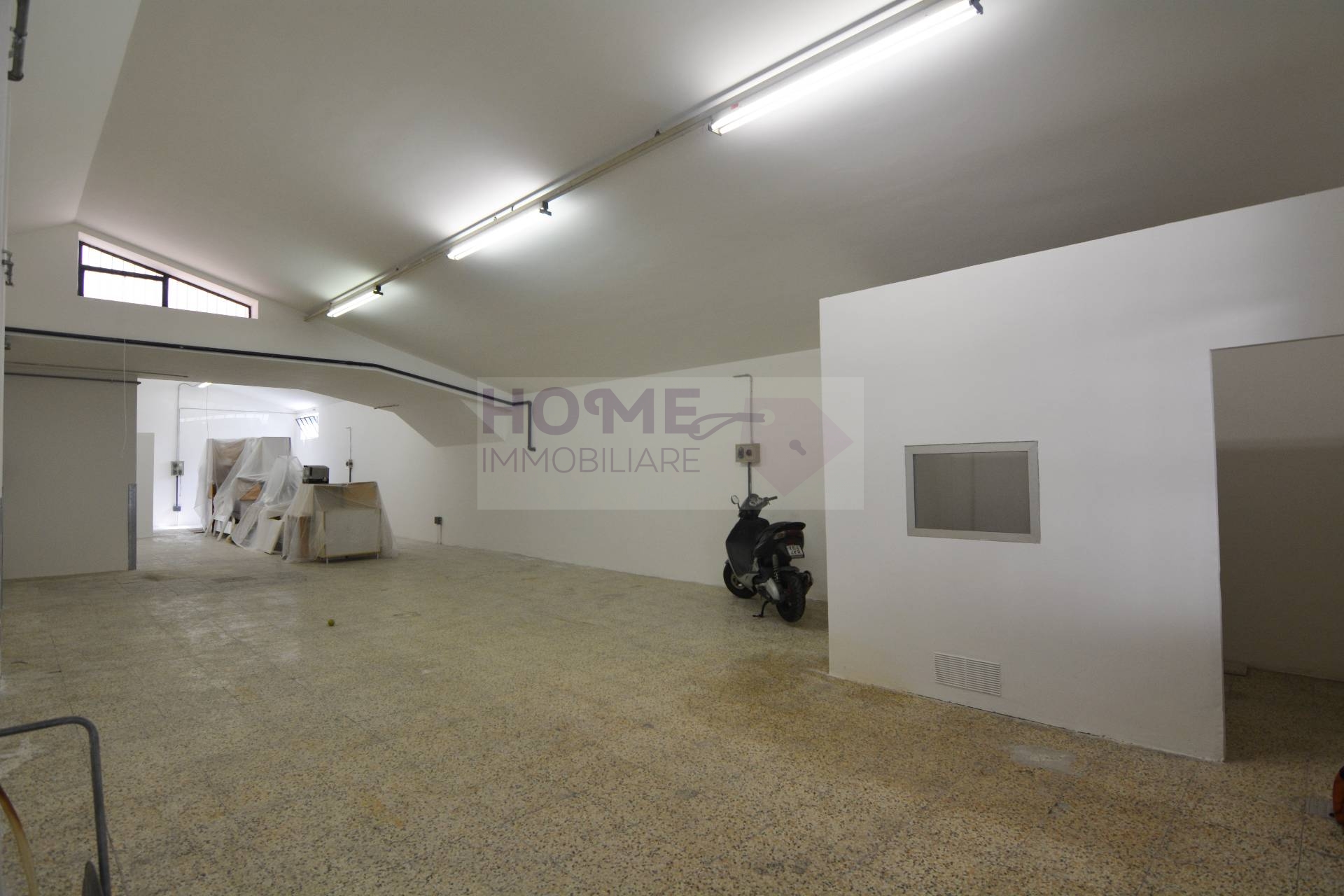 Garage in affitto a Macerata, zona Tribunale