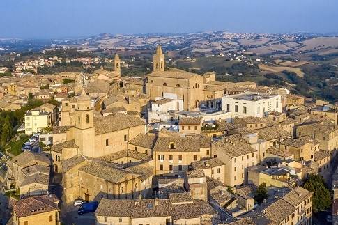 Box o garage in vendita a Corridonia, zona semi-centrale