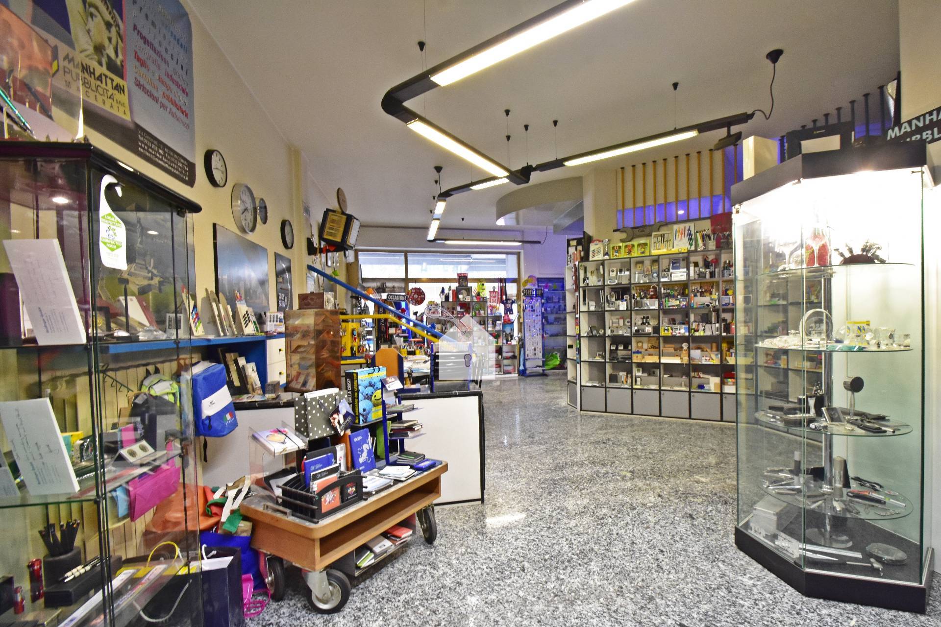 Locale commerciale in vendita a Macerata, Semicentrale