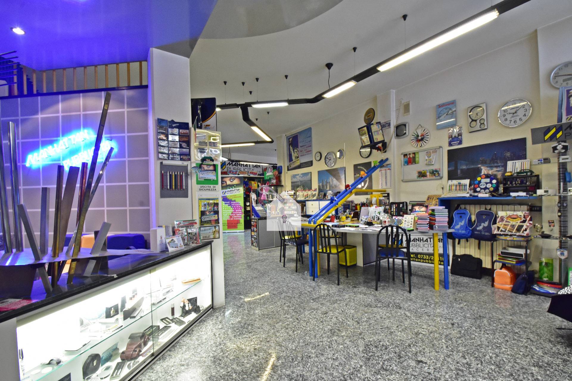 Locale commerciale in vendita a Macerata, Semicentrale