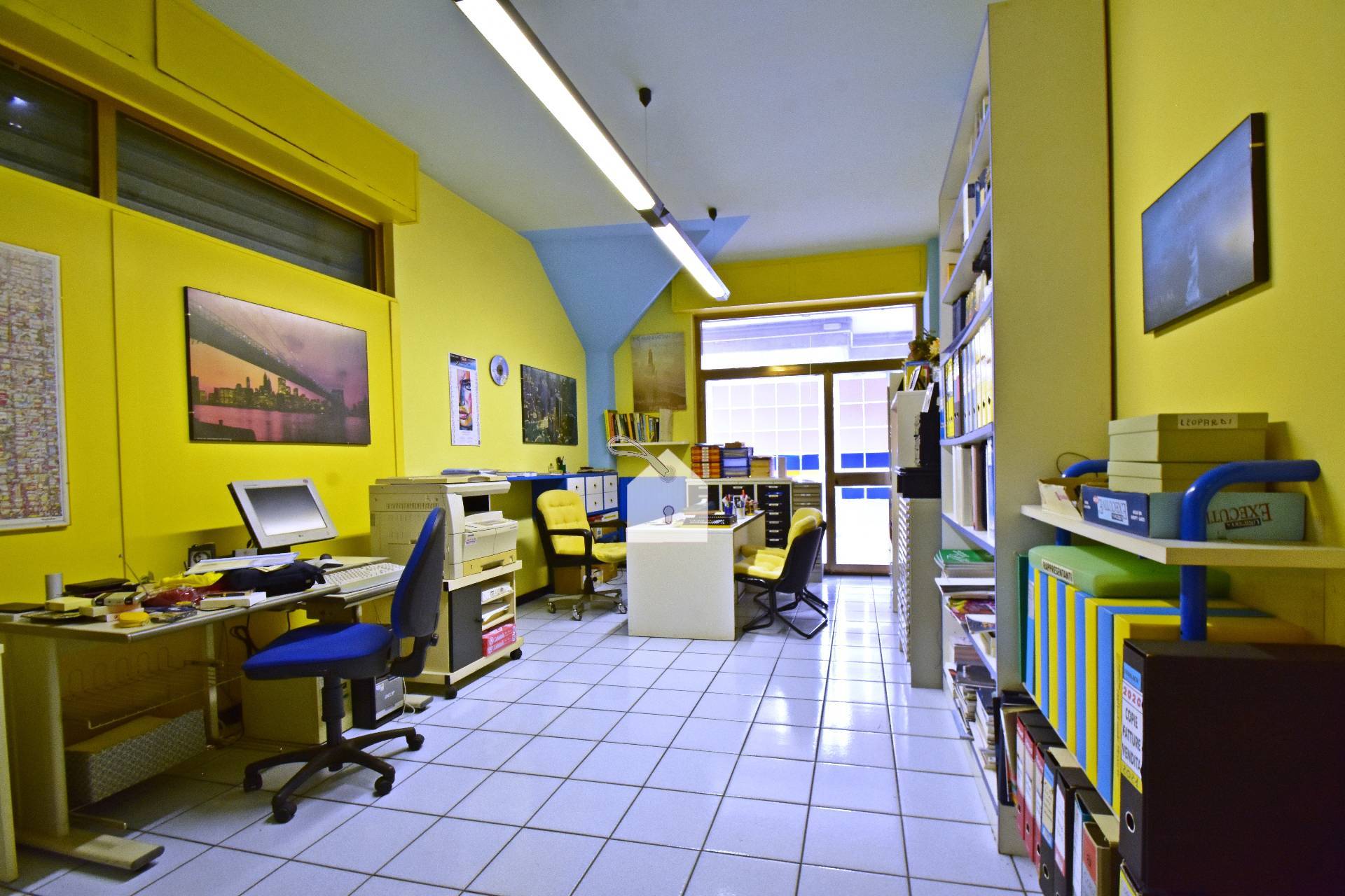 Locale commerciale in vendita a Macerata, Semicentrale