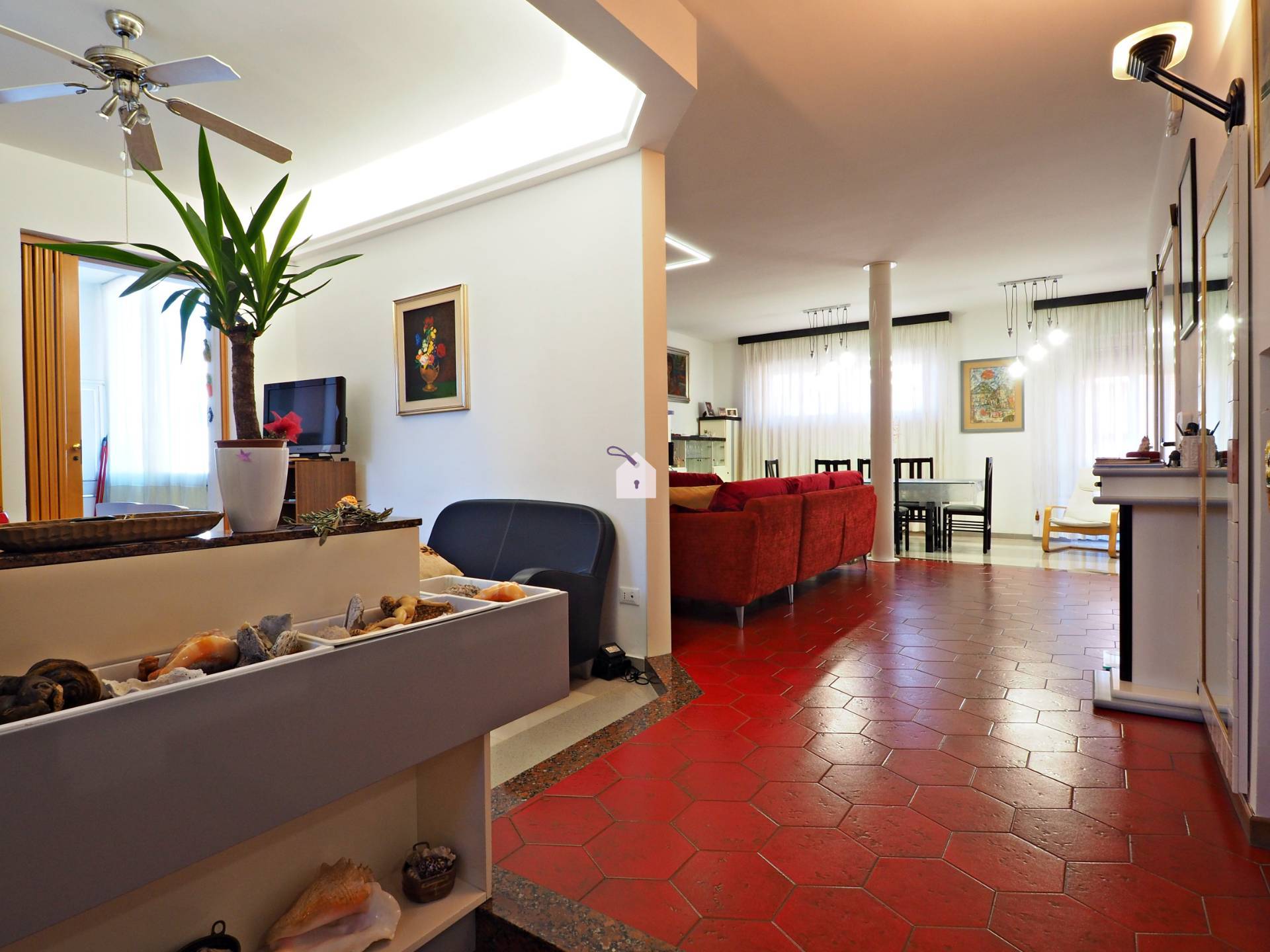 Villette a schiera in vendita a Corridonia, zona semi-centrale