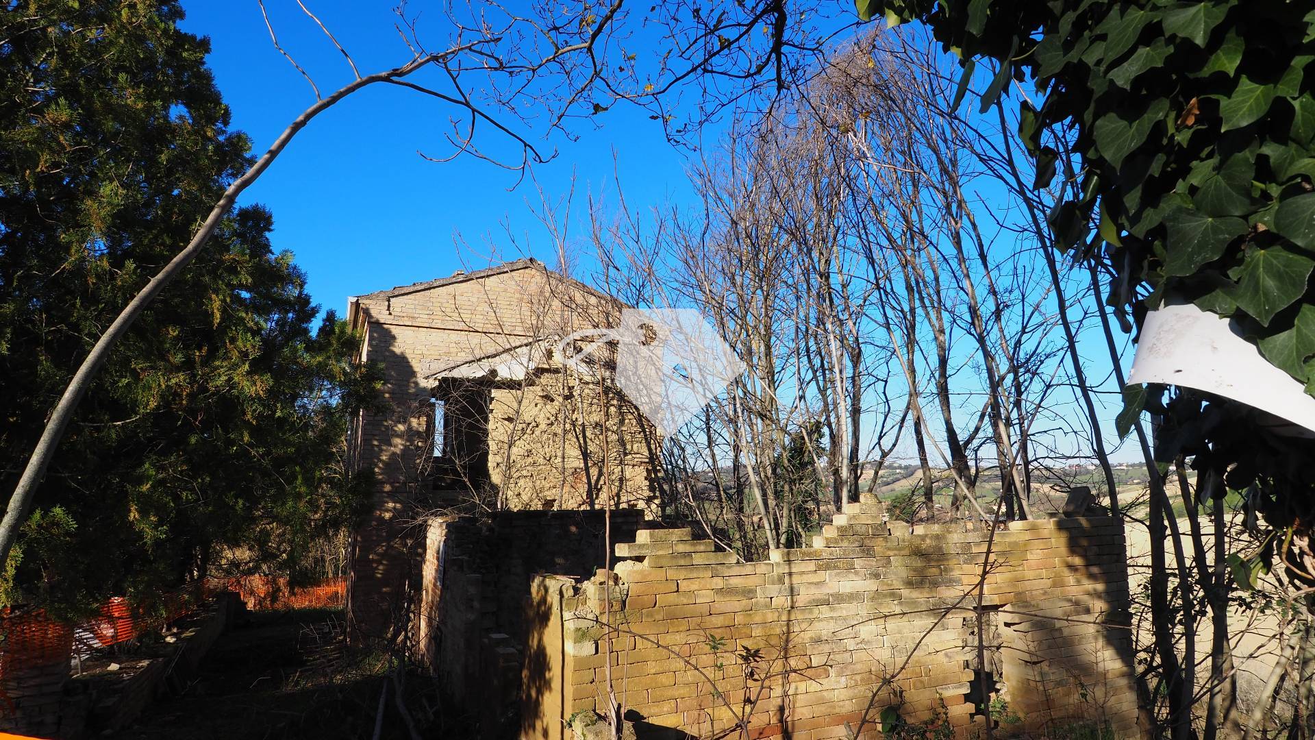 Rustico in vendita a Mogliano, Zona Macina