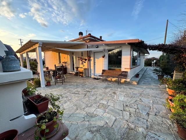 Villa con giardino a Collesalvetti