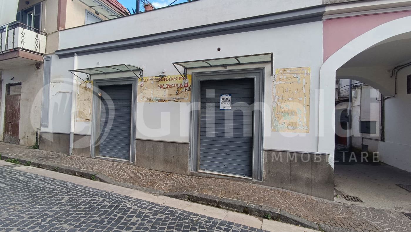 Negozio in affitto a Brusciano