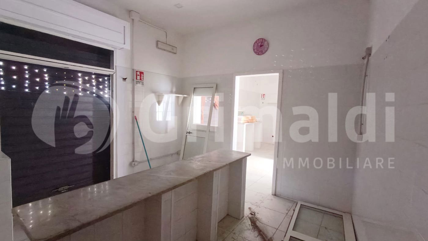 Negozio in affitto a Brusciano