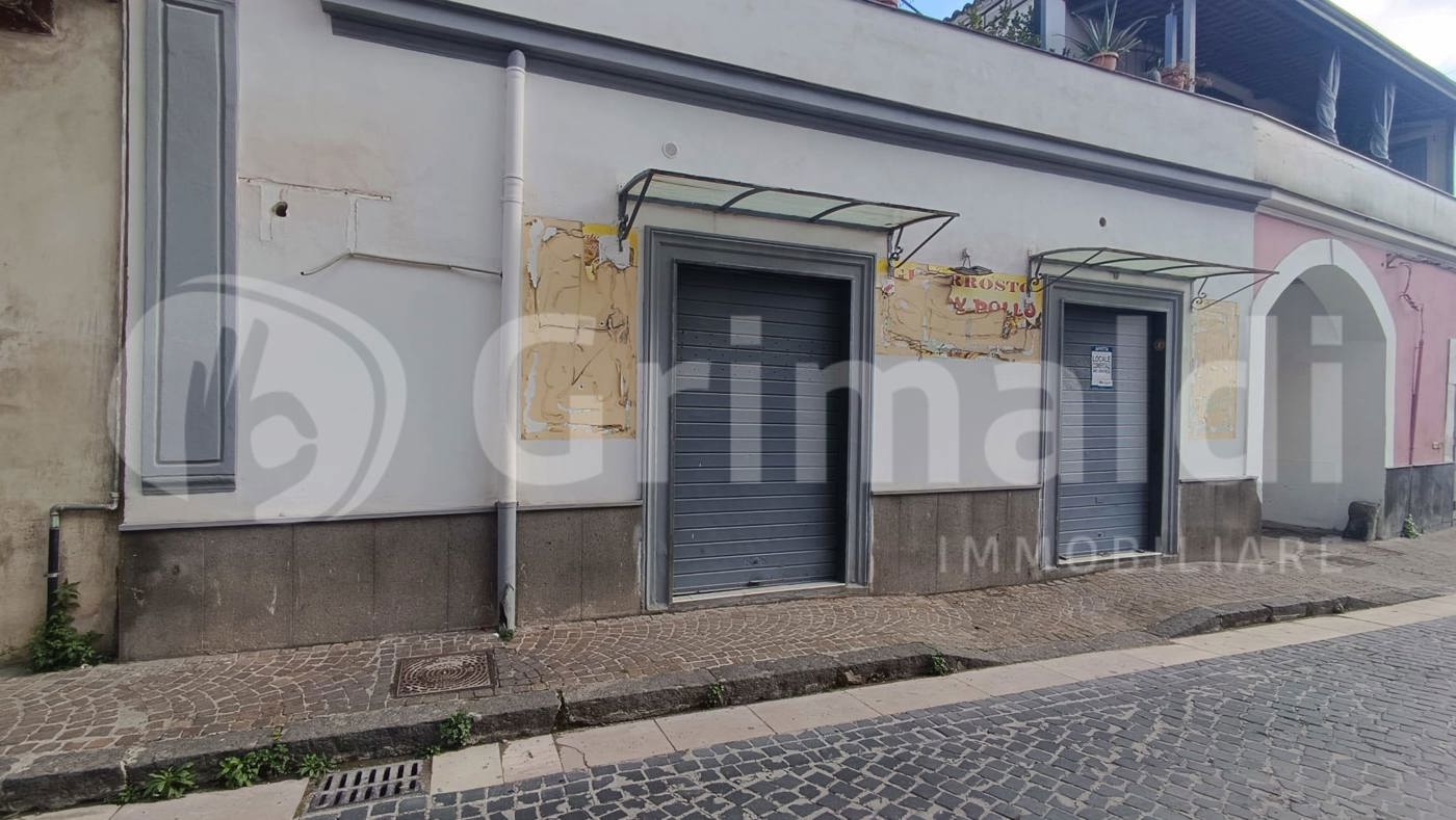 Negozio in affitto a Brusciano