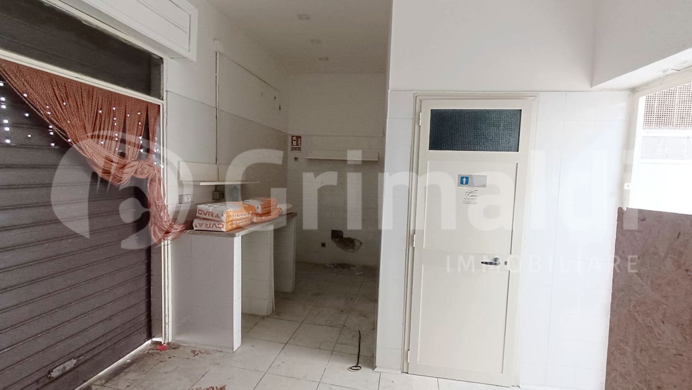 Negozio in affitto a Brusciano