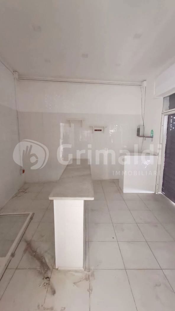 Negozio in affitto a Brusciano