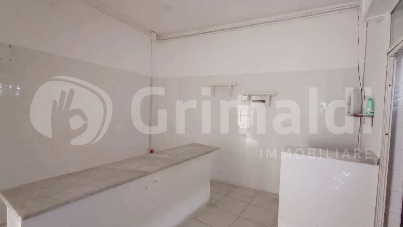 Negozio in affitto a Brusciano