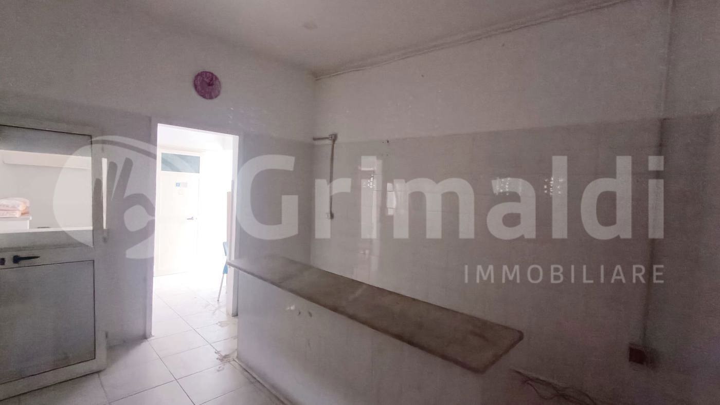 Negozio in affitto a Brusciano