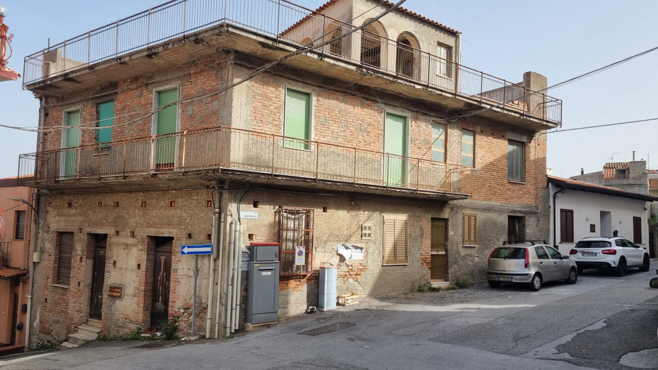 Stabile/Palazzo in vendita a Gualtieri Sicamin