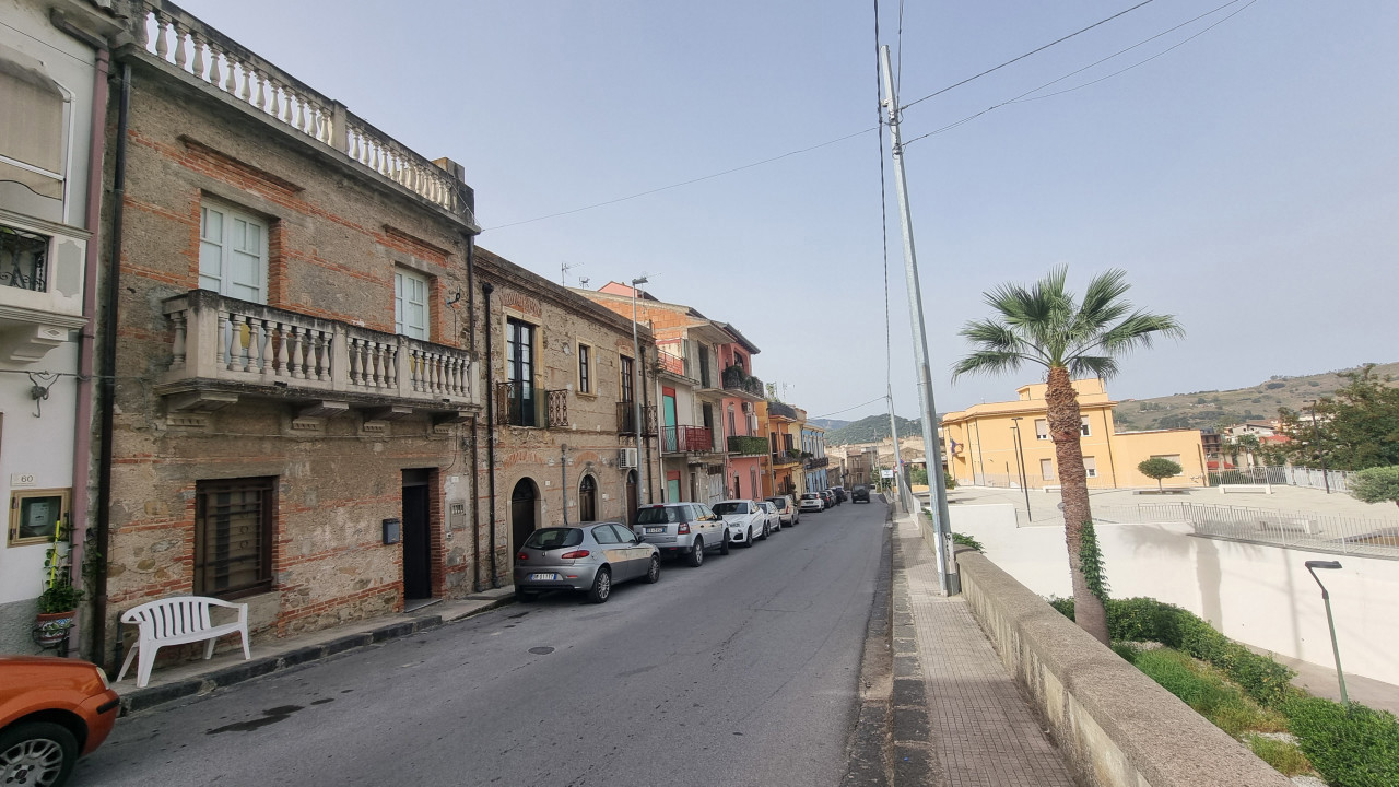 Casa indipendente in vendita a Mazzarr Sant'Andrea