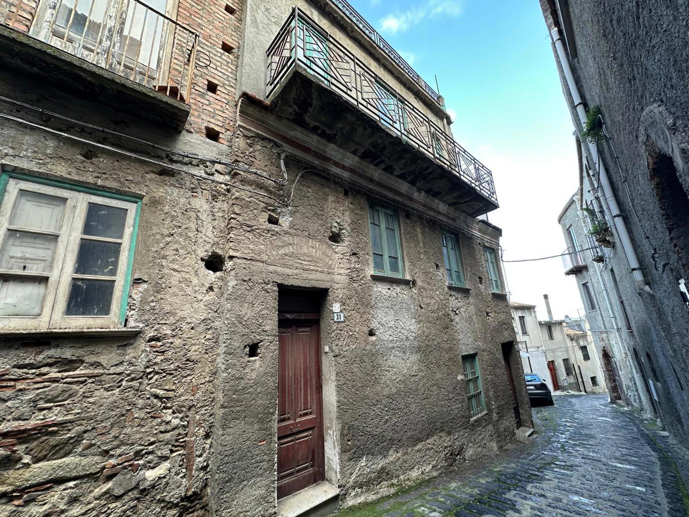 Casa indipendente con giardino a Santa Lucia del Mela