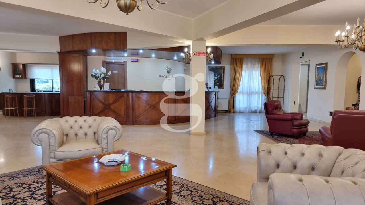 Attivit commerciale Albergo in vendita a Falcone