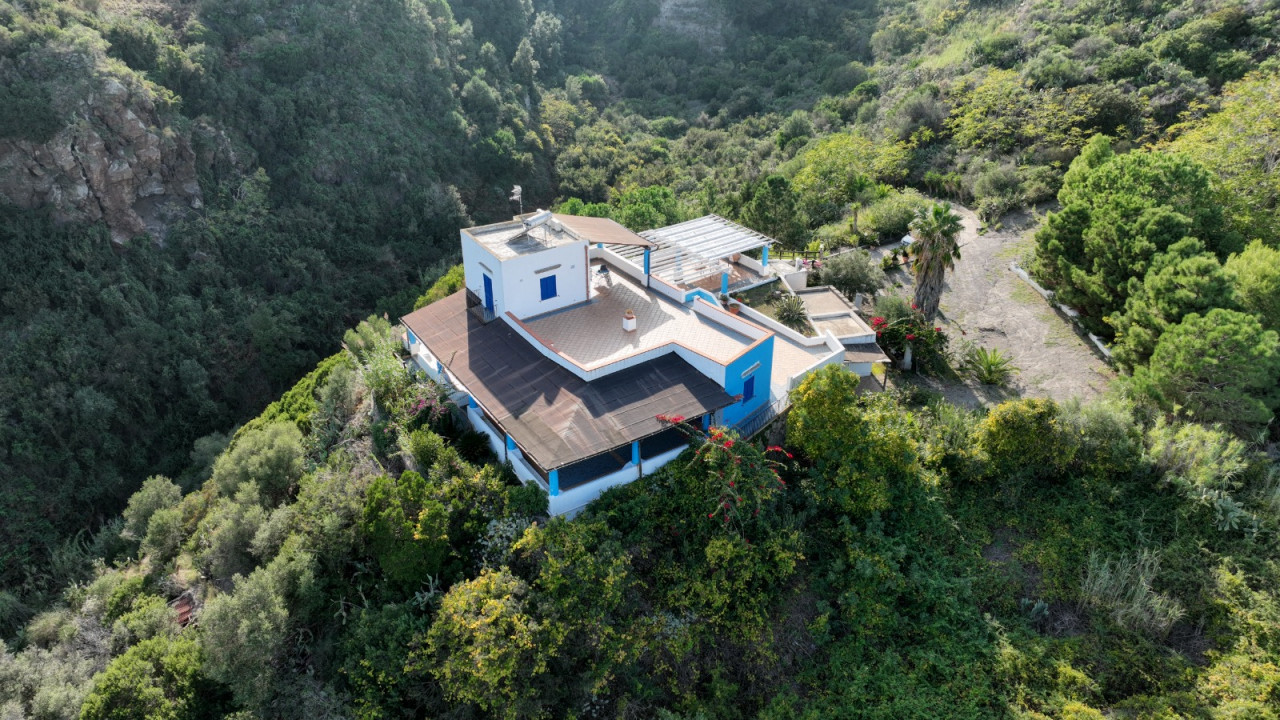 Attivit commerciale Albergo in vendita a Lipari