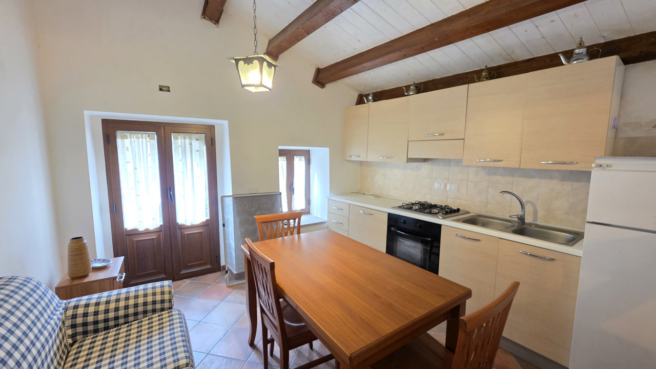 Casa indipendente ristrutturata a Basic�