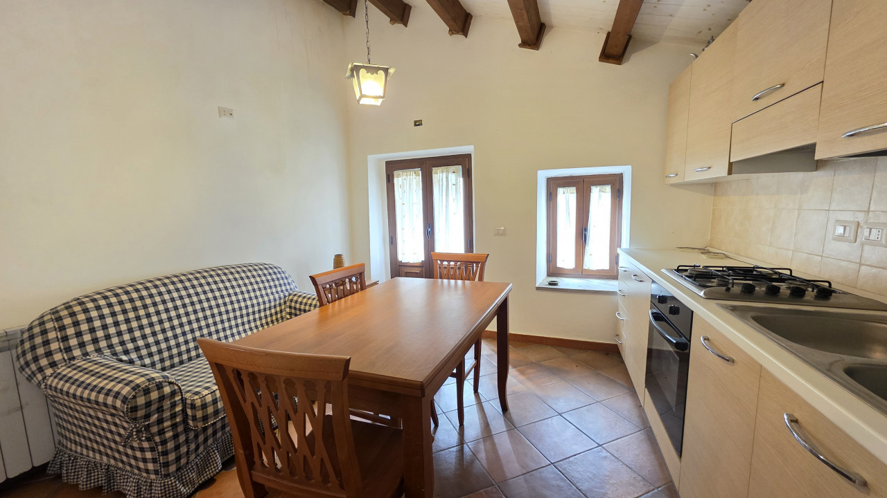 Casa indipendente ristrutturata a Basic�