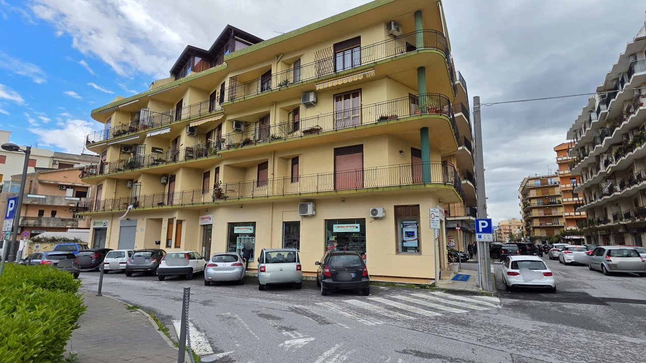 Negozio ristrutturato a Milazzo