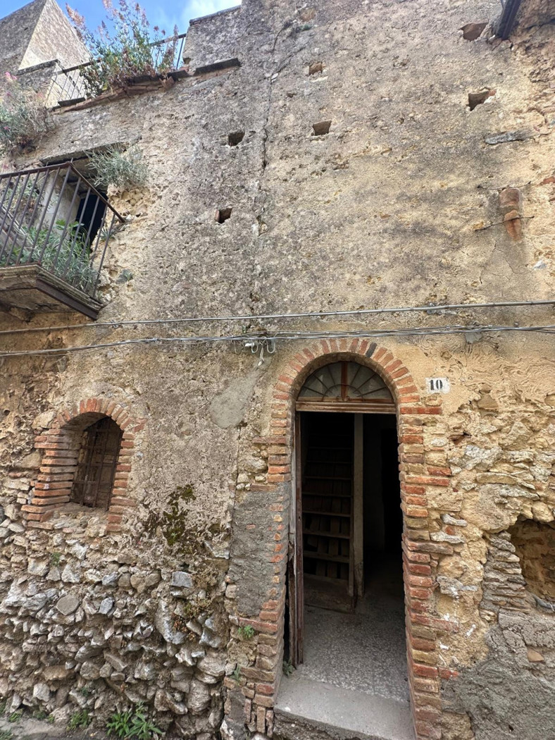 Rustico con giardino a Castroreale