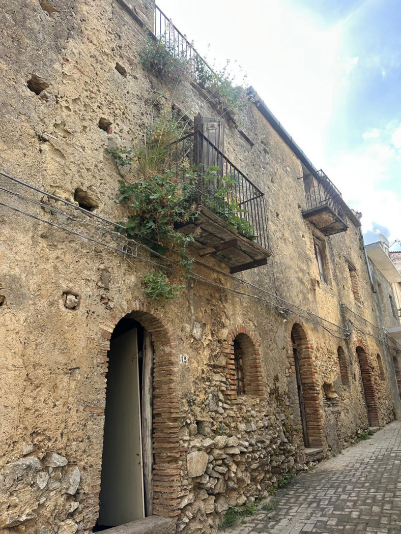 Rustico con giardino a Castroreale