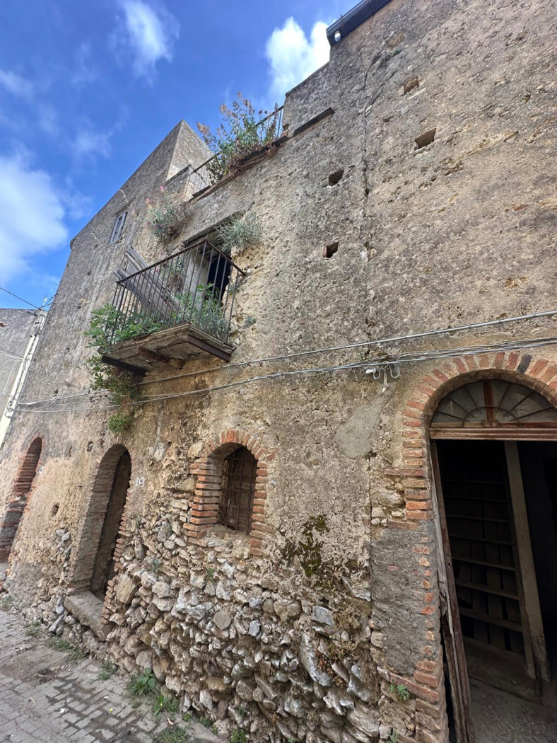 Rustico con giardino a Castroreale