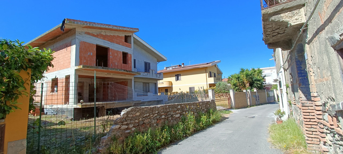Villa Bifamiliare con giardino a Milazzo
